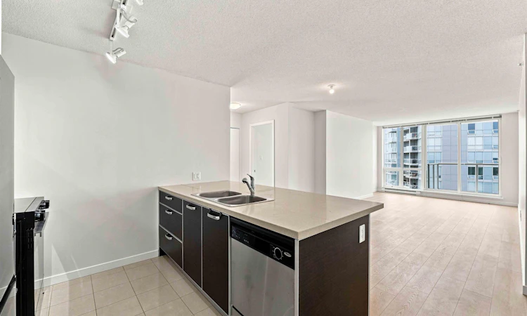 3202-13688 100 Avenue