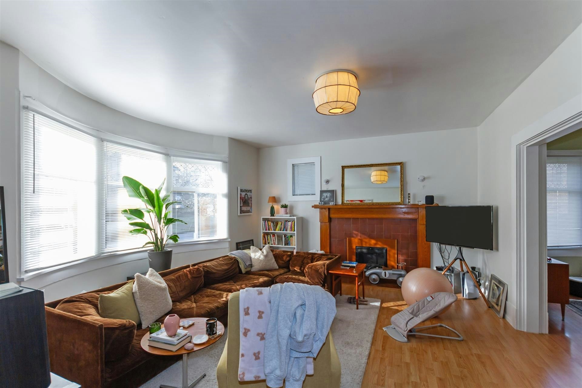 1925 Adanac Street, Vancouver, BC, V5L 2E5 - 8