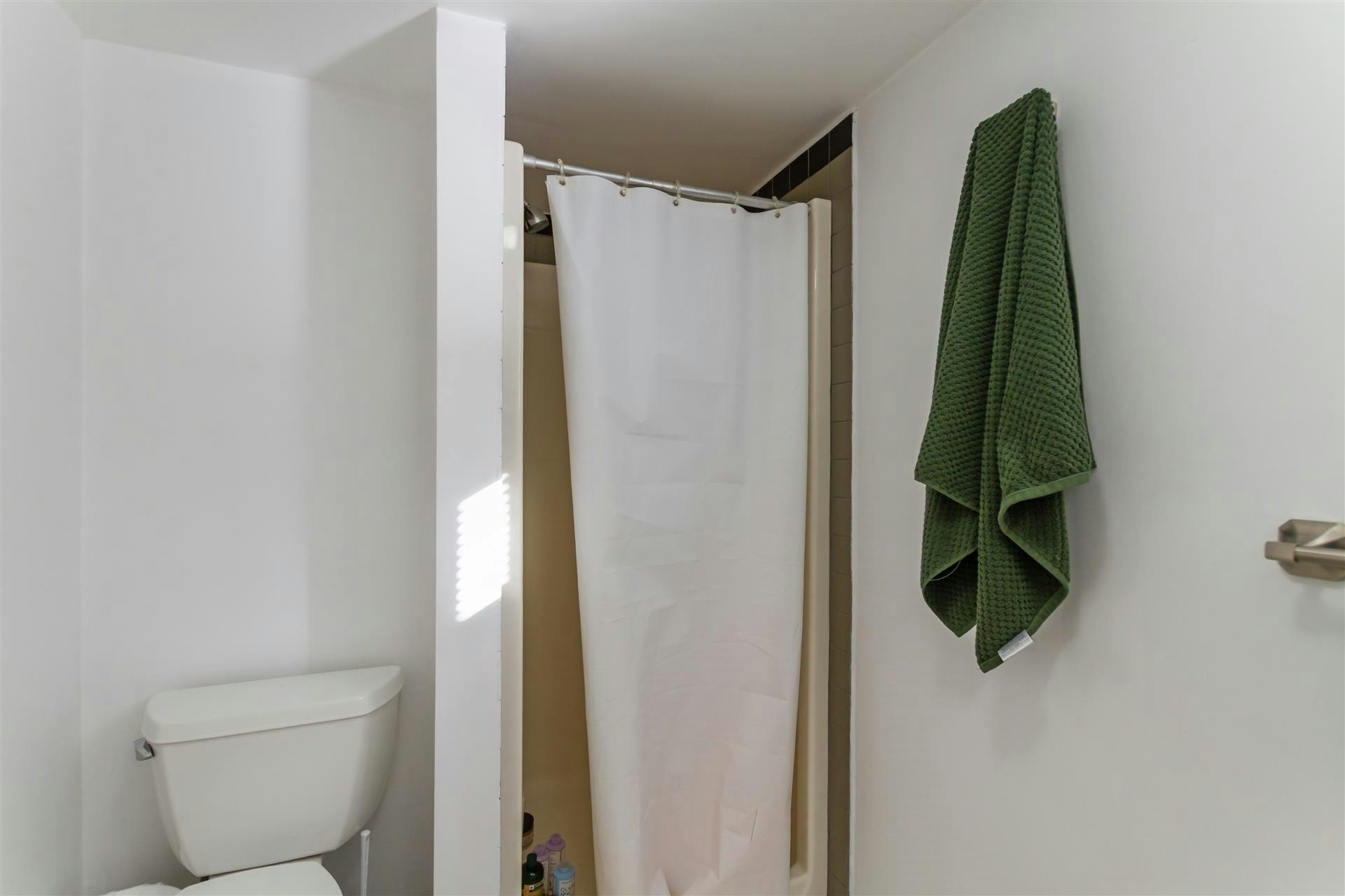 1925 Adanac Street, Vancouver, BC, V5L 2E5 - 23
