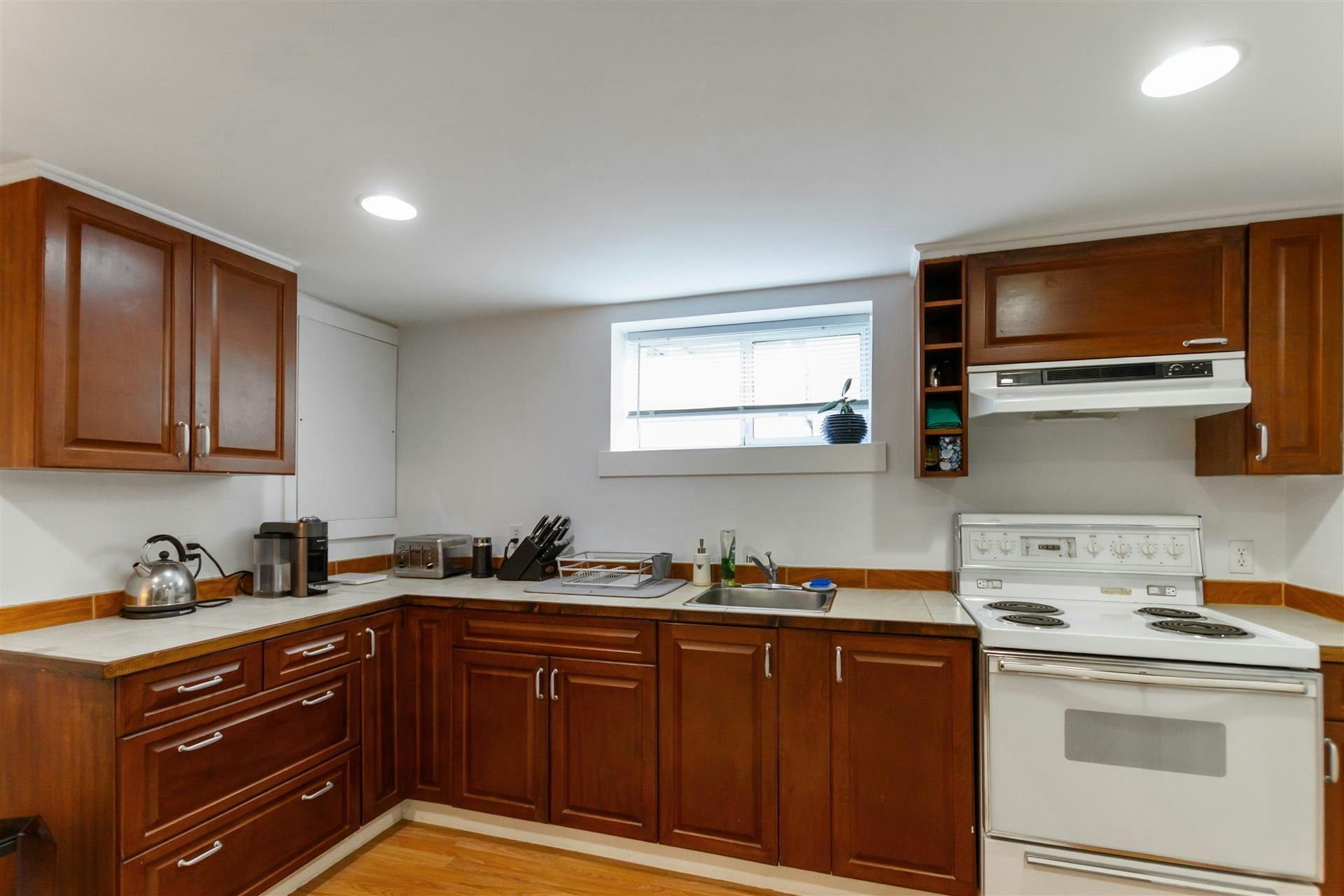 1925 Adanac Street, Vancouver, BC, V5L 2E5 - 19