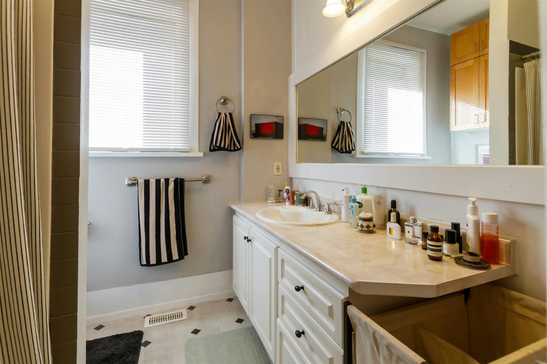 1925 Adanac Street, Vancouver, BC, V5L 2E5 - 13