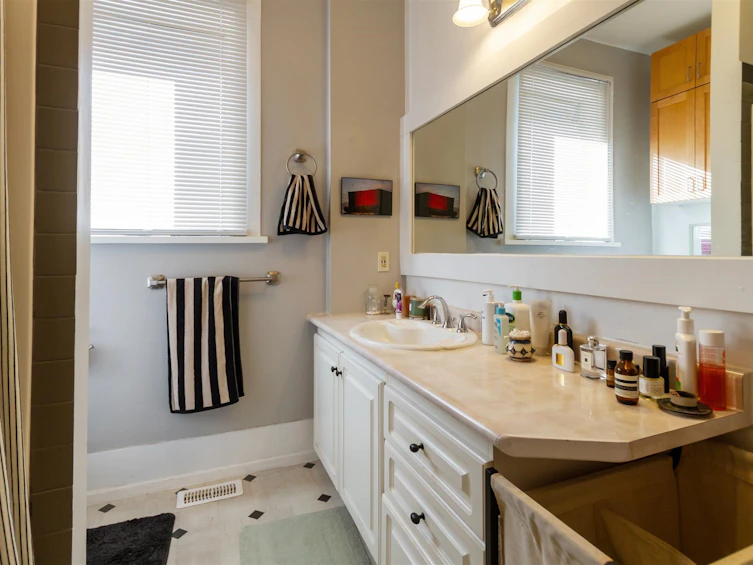 1925 Adanac Street, Vancouver, BC, V5L 2E5 - 13