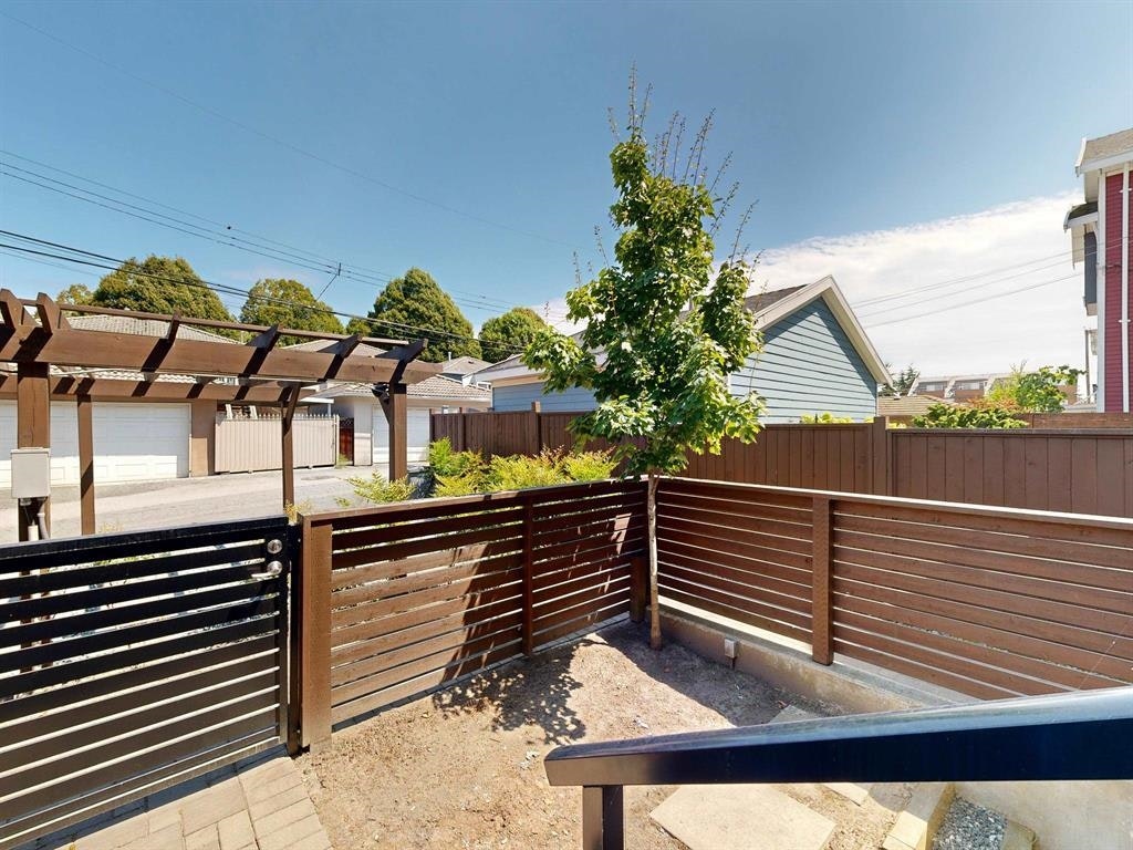2731 Duke St, Vancouver, BC, V5R 4S8 - 30