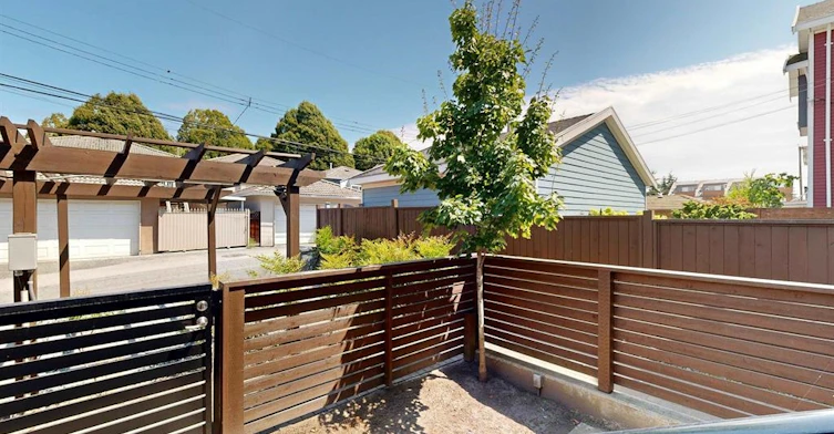 2731 Duke St, Vancouver, BC, V5R 4S8 - 30