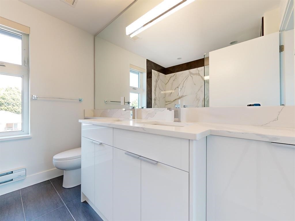 2731 Duke St, Vancouver, BC, V5R 4S8 - 11