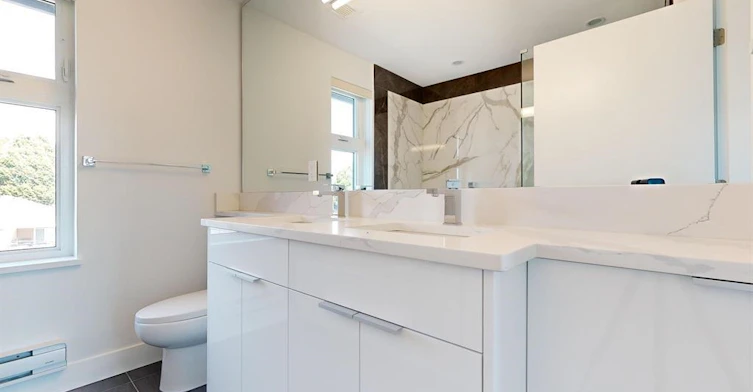 2731 Duke St, Vancouver, BC, V5R 4S8 - 11