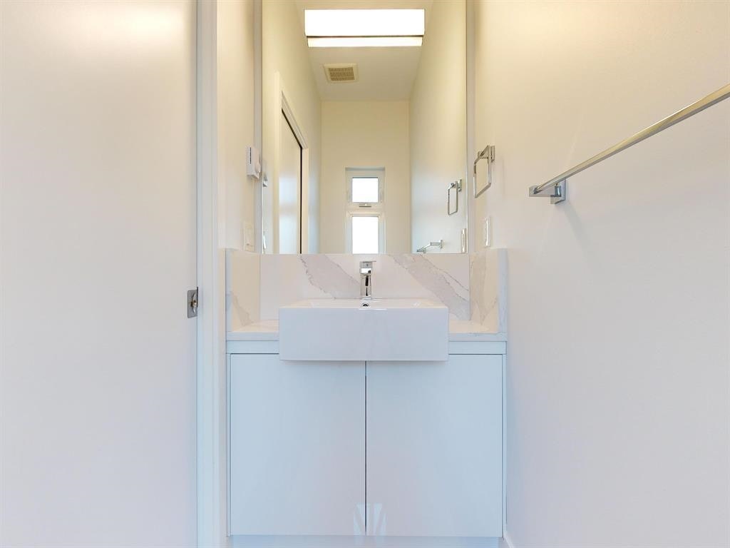 2731 Duke St, Vancouver, BC, V5R 4S8 - 24