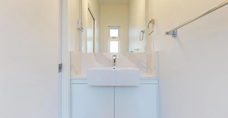2731 Duke St, Vancouver, BC, V5R 4S8 - 24