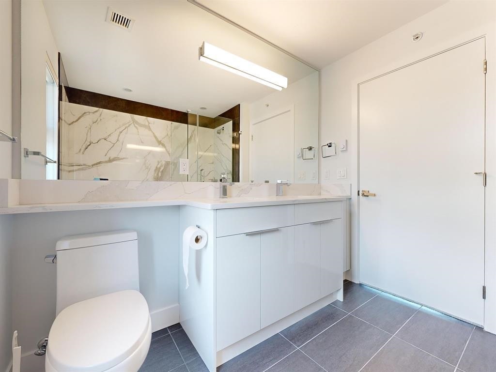 2731 Duke St, Vancouver, BC, V5R 4S8 - 3