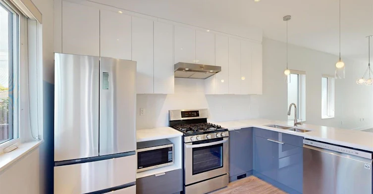 2731 Duke St, Vancouver, BC, V5R 4S8 - 9