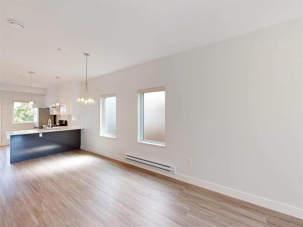 2731 Duke St, Vancouver, BC, V5R 4S8 - 4
