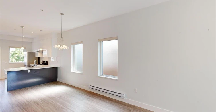 2731 Duke St, Vancouver, BC, V5R 4S8 - 4
