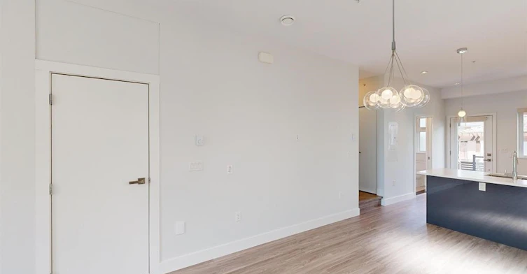 2731 Duke St, Vancouver, BC, V5R 4S8 - 8