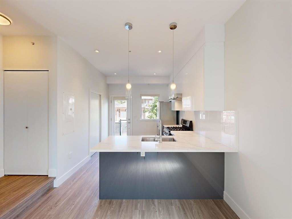 2731 Duke St, Vancouver, BC, V5R 4S8 - 12