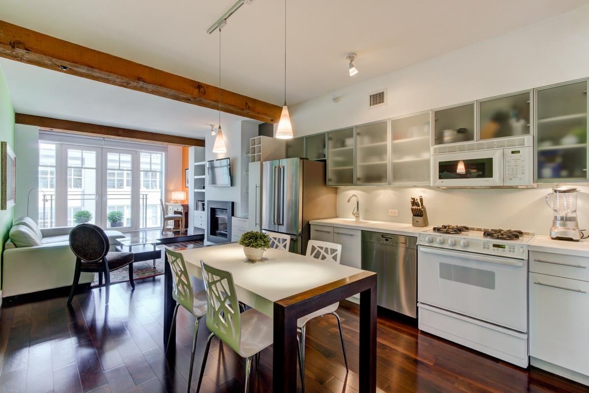 207-1275 Hamilton Street, Vancouver, BC, V6B 1E2
