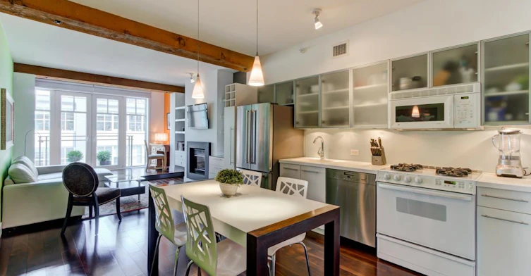 207-1275 Hamilton Street, Vancouver, BC, V6B 1E2