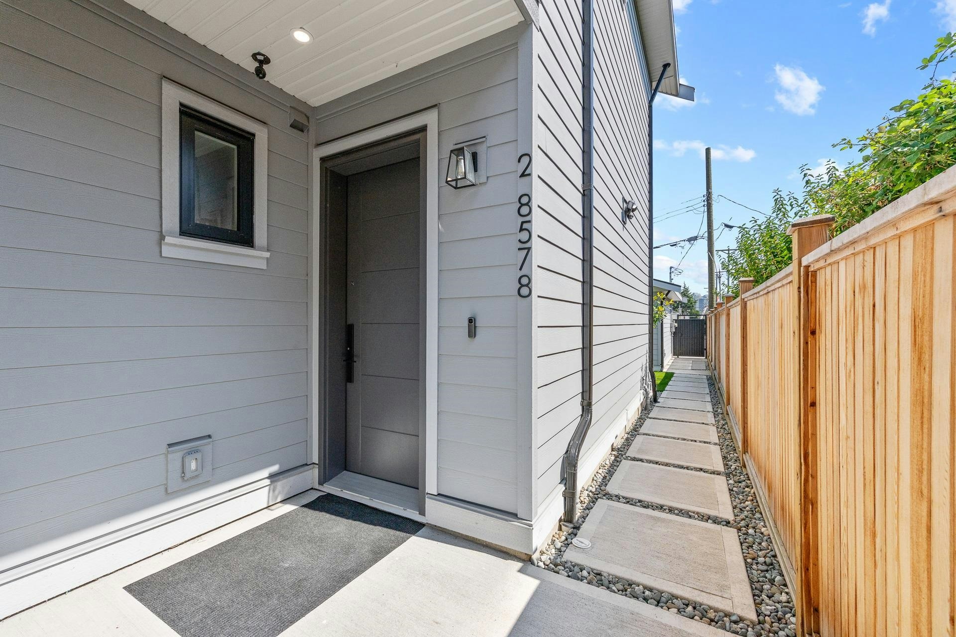 2-8578 Cartier Street, Vancouver, BC, V6P 4T8