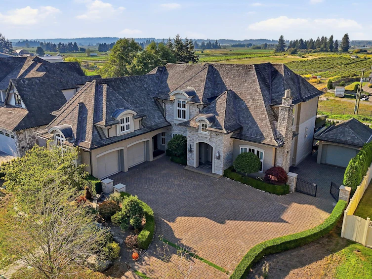 15957 39a Avenue, Surrey, BC, V3Z 0Y3