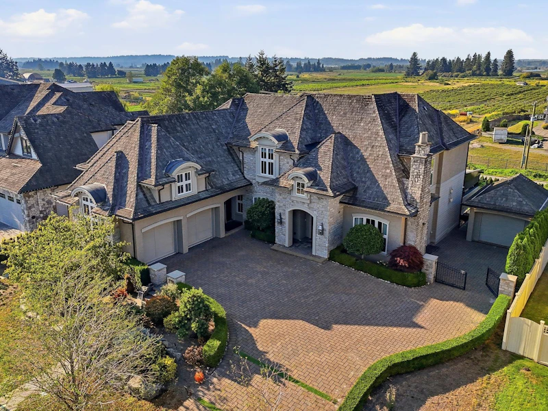 15957 39a Avenue, Surrey BC V3Z 0Y3
