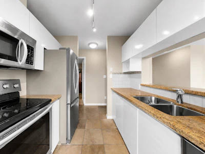 312-8450 Jellicoe Street - 5
