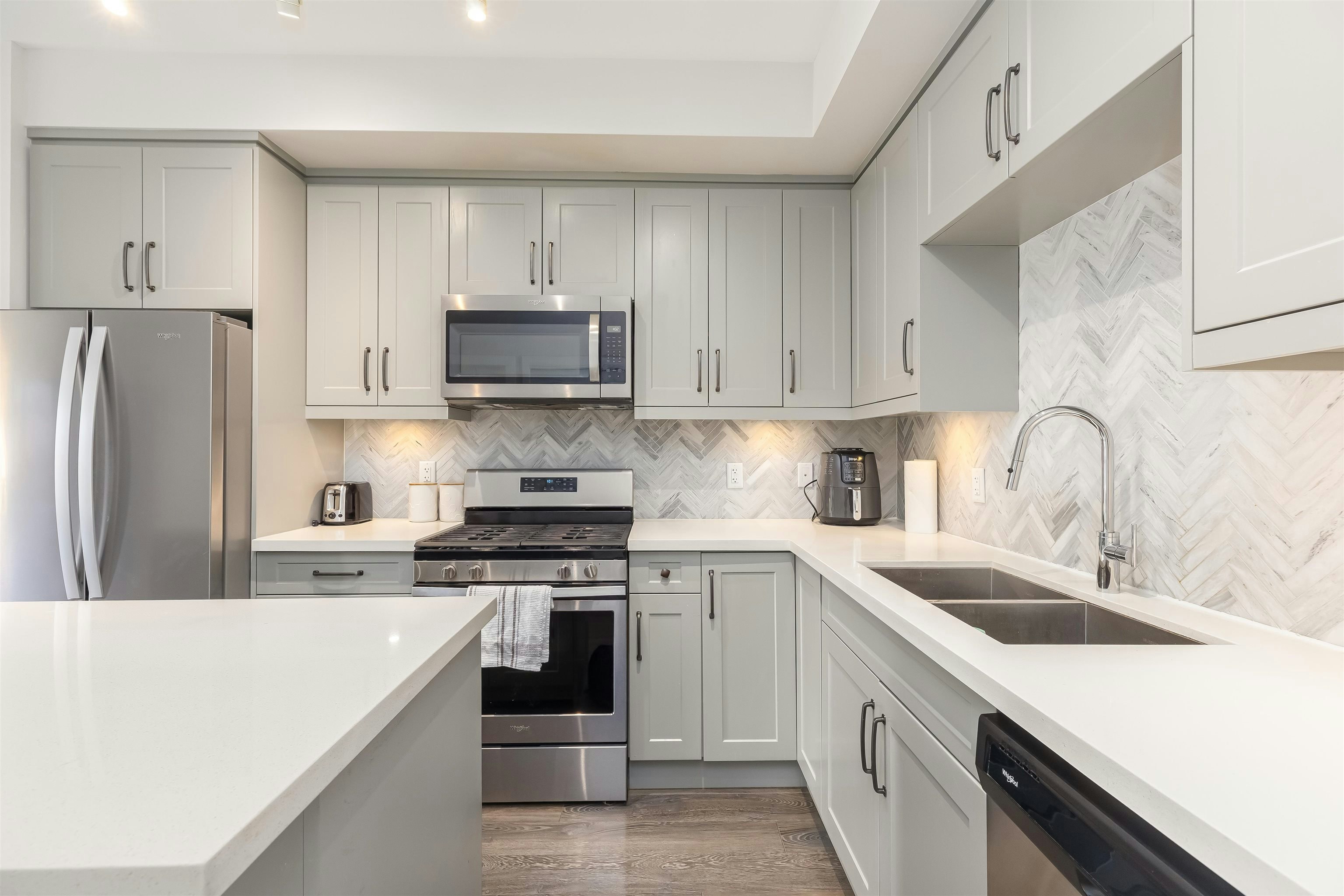303-14605 Mcdougall Drive, Surrey, BC, V4P 0G7