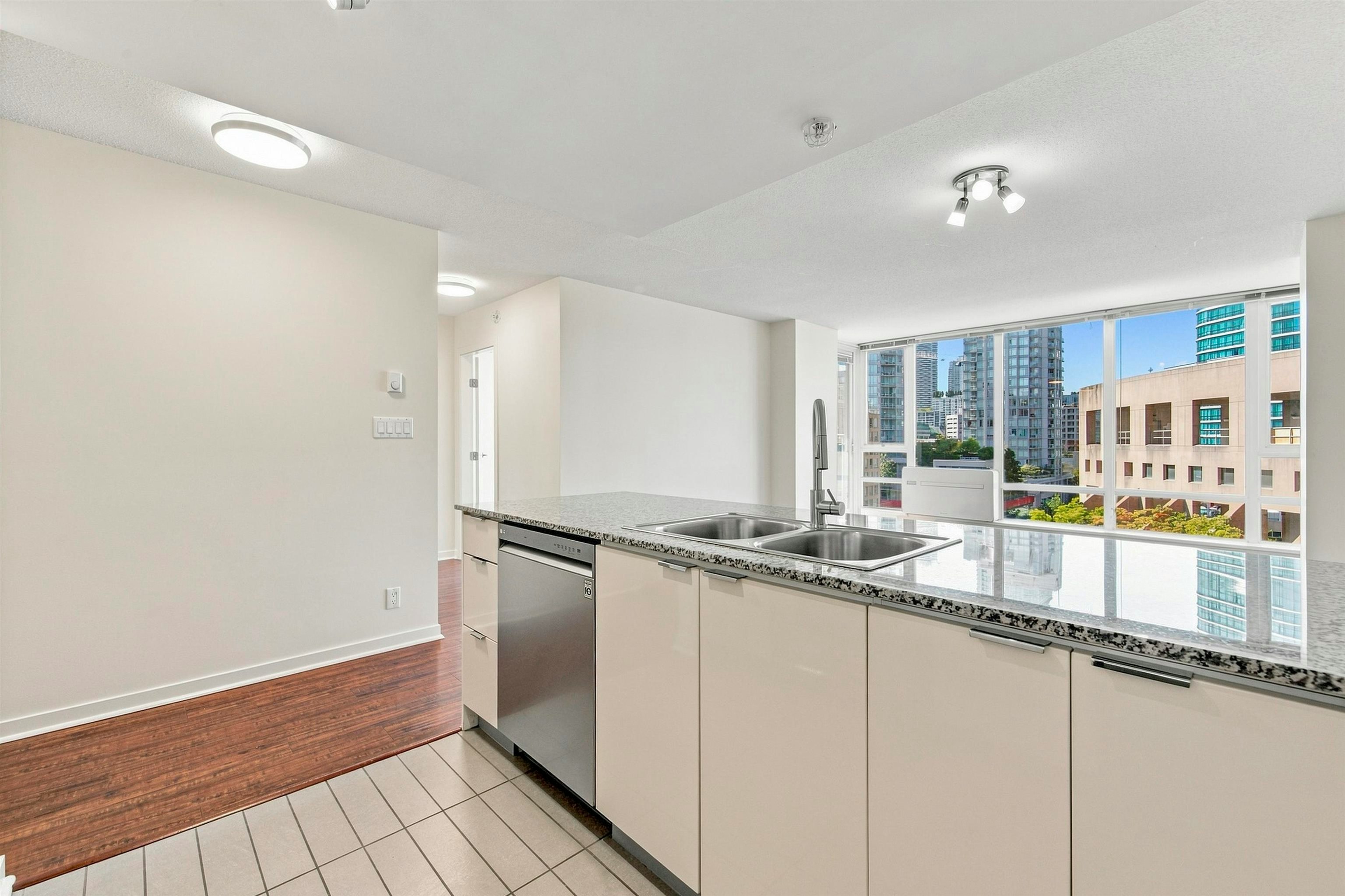 1205-788 Hamilton Street - 3