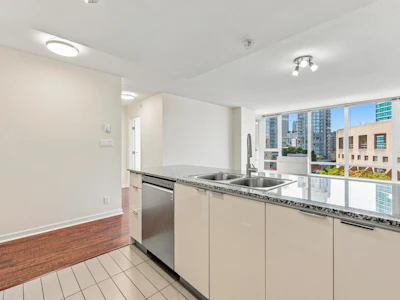 1205-788 Hamilton Street - 3