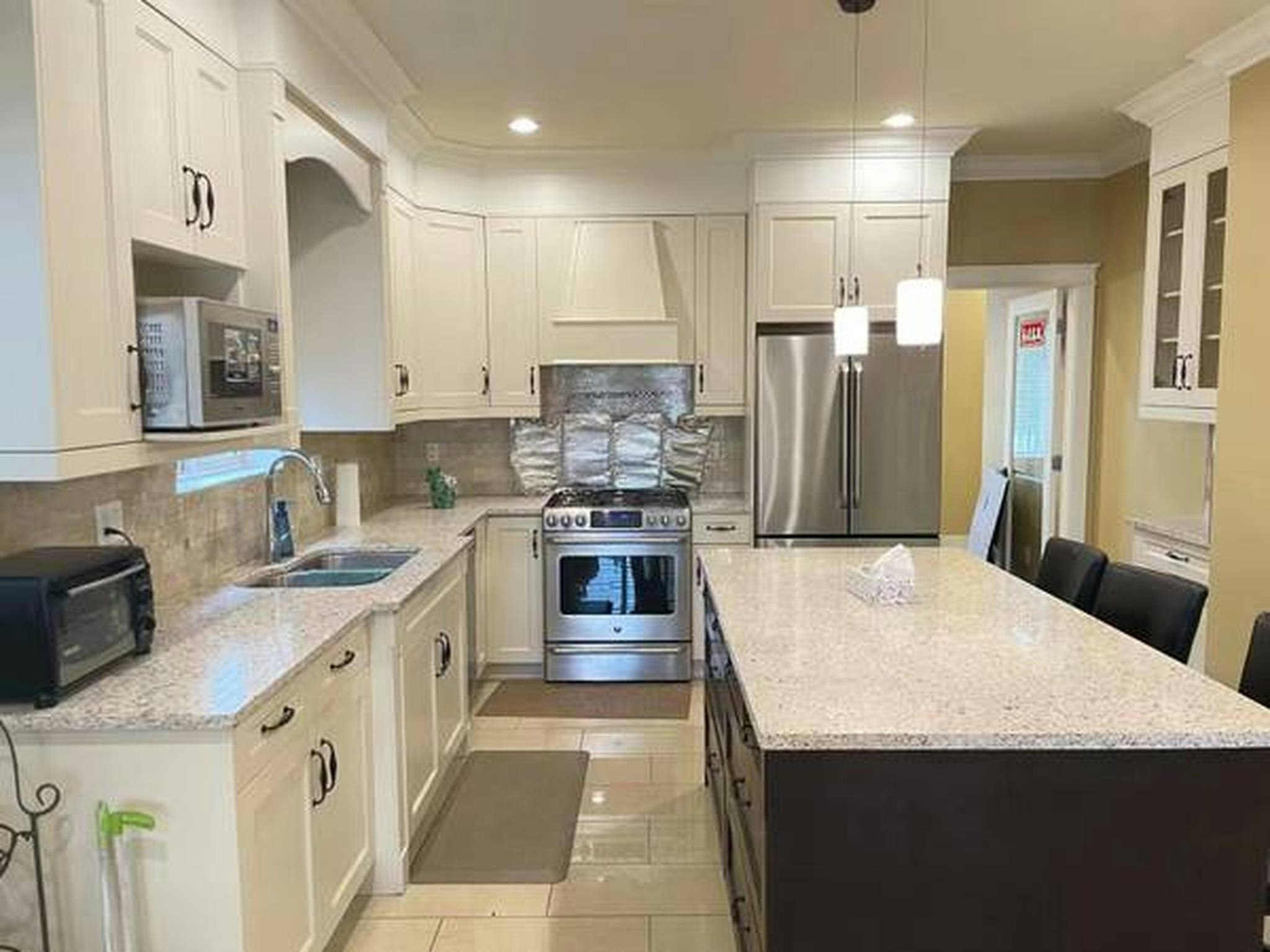 8555,  No 2 Road, Richmond, BC, V7C 3M4 - 8