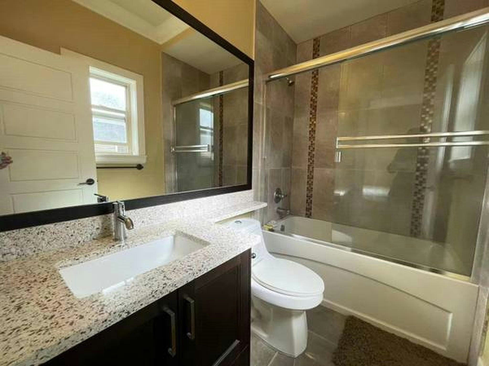 8555,  No 2 Road, Richmond, BC, V7C 3M4 - 15