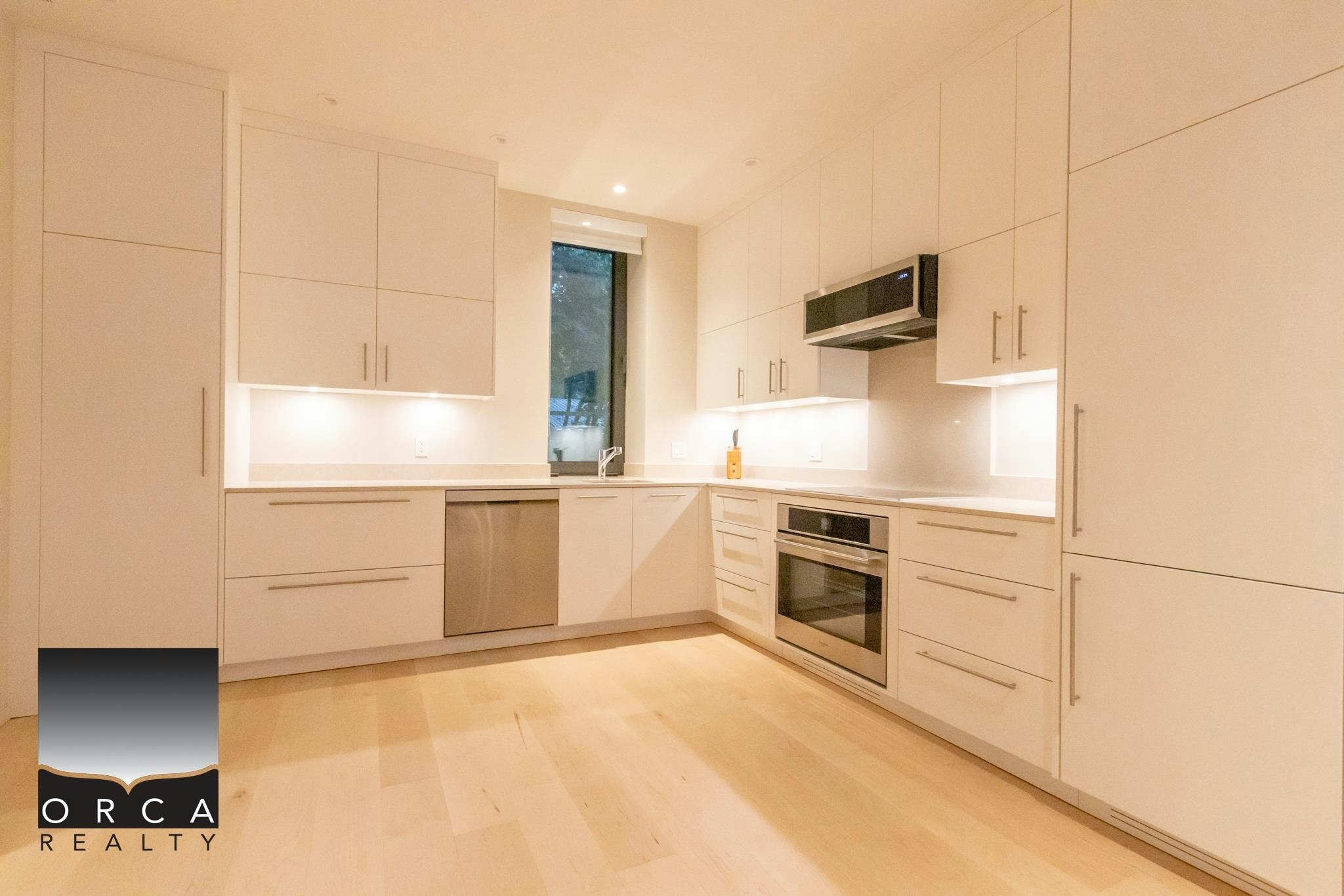 8885 Lawrence Way, West Vancouver, BC, V7W 2T7 - 6