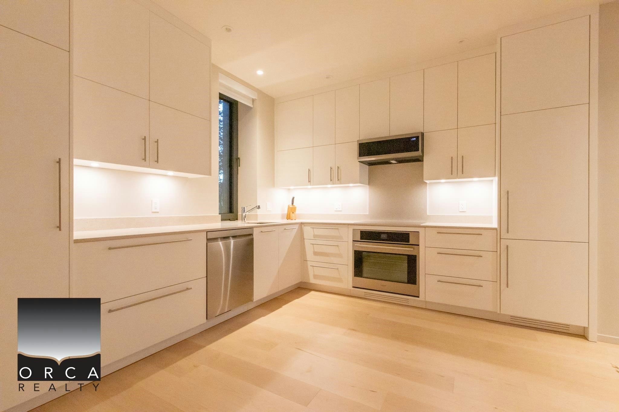 8885 Lawrence Way, West Vancouver, BC, V7W 2T7 - 7