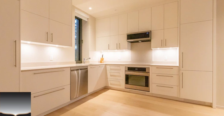 8885 Lawrence Way, West Vancouver, BC, V7W 2T7 - 7