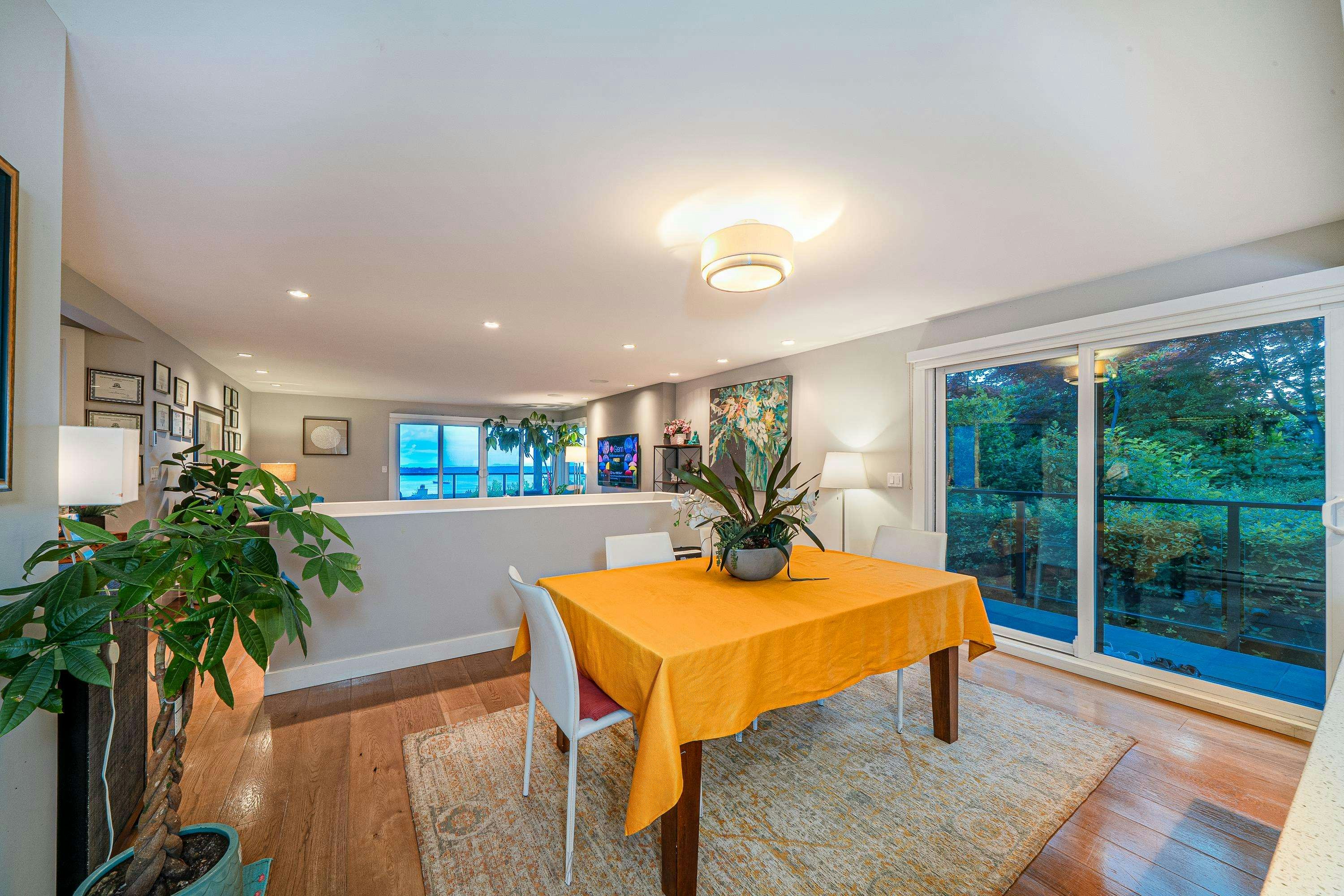 18-2214 Folkstone Way, West Vancouver, BC, V7S 2X7 - 18