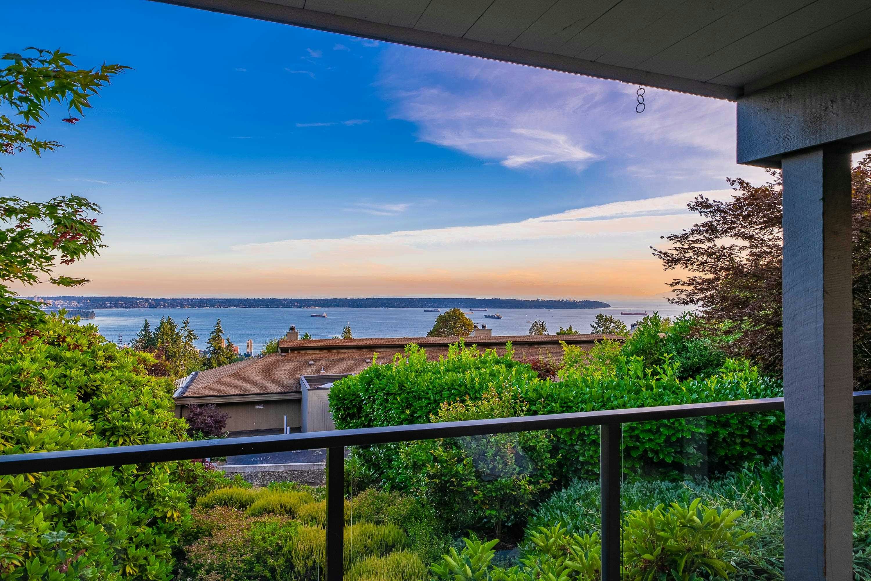 18-2214 Folkstone Way, West Vancouver, BC, V7S 2X7