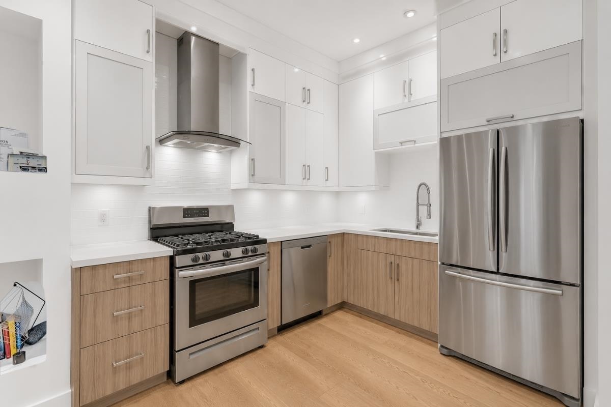 2-1136 E Pender Street - 2