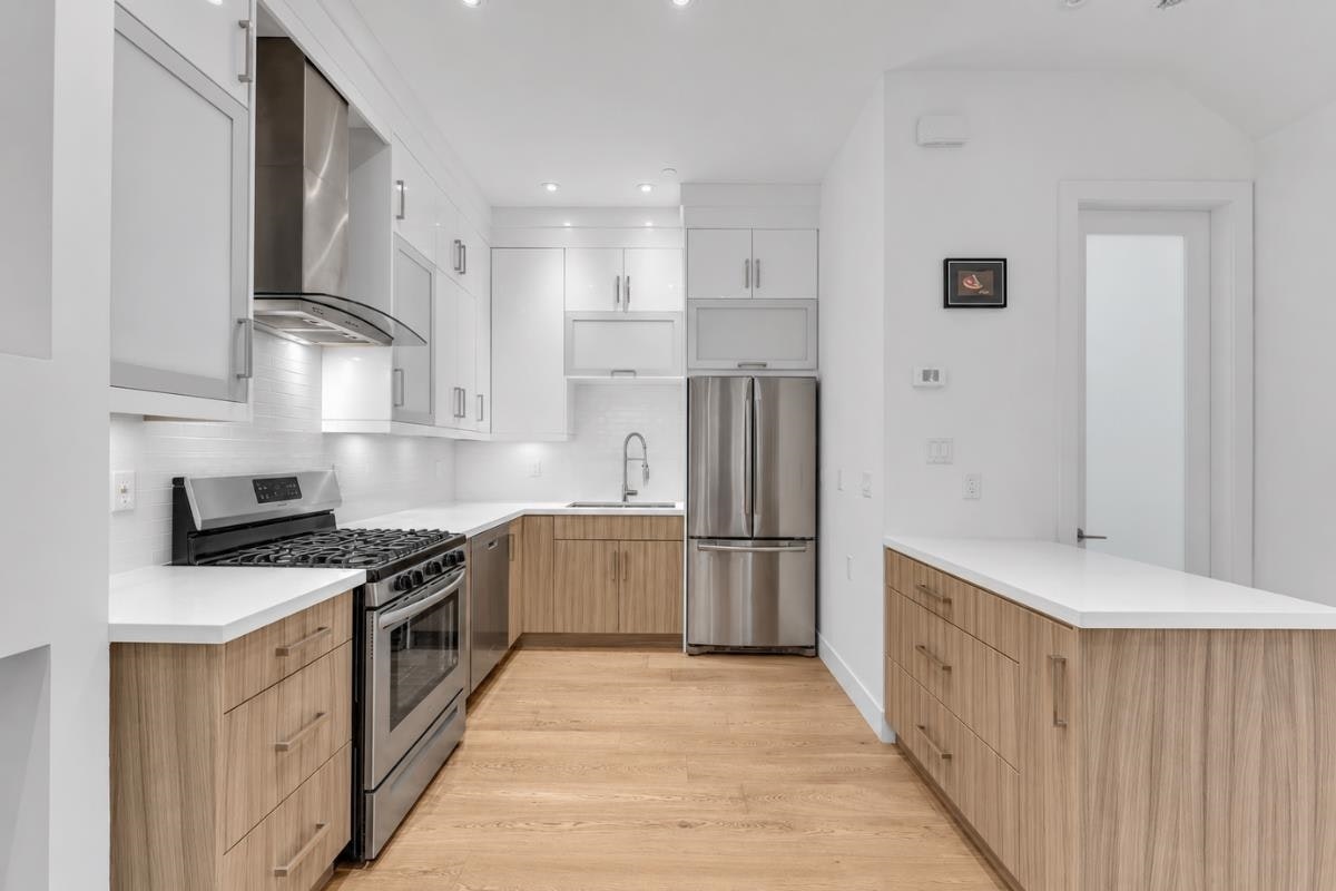 2-1136 E Pender Street - 3