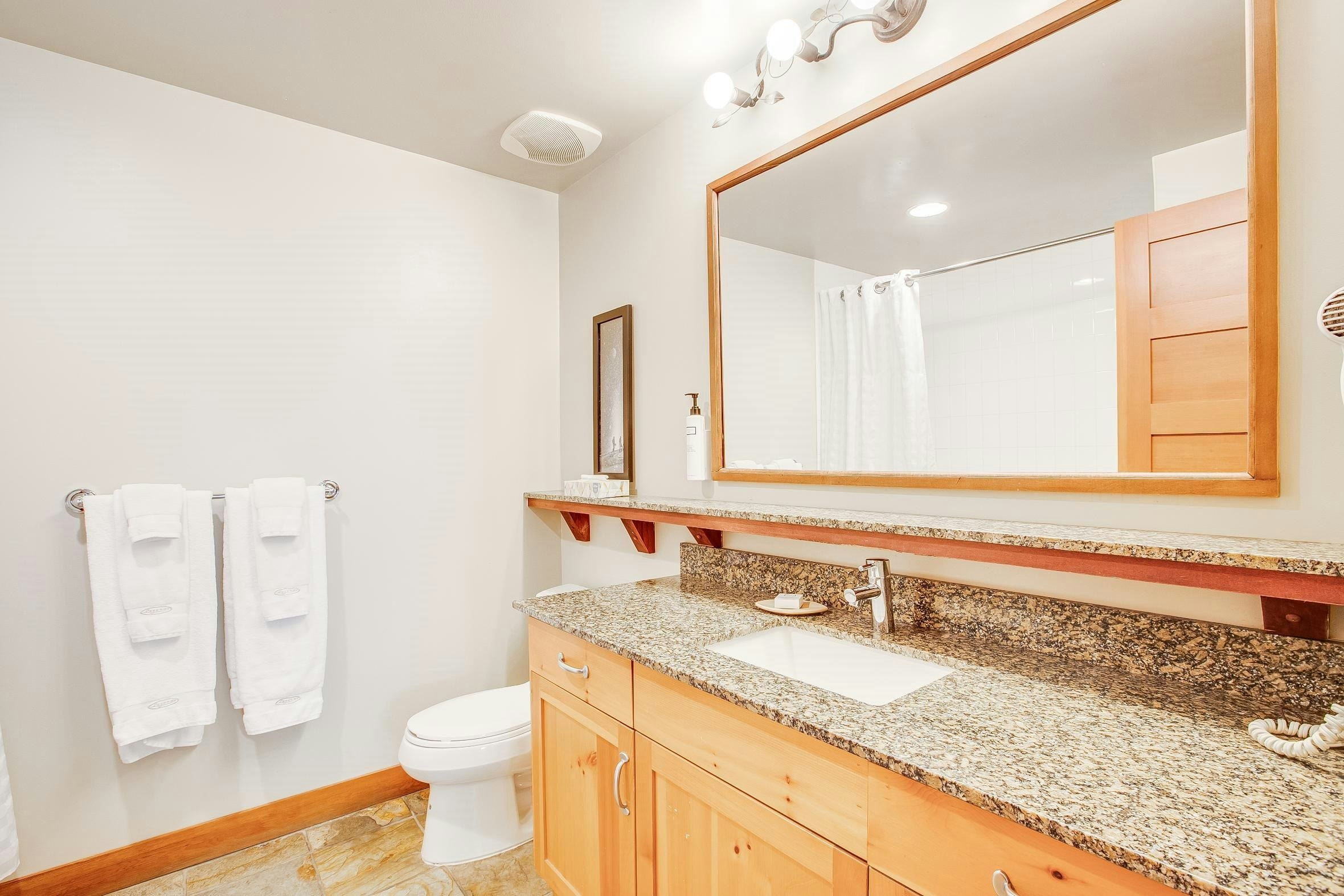 403D-2036 London Lane, Whistler, BC, V8E 0N7 - 17