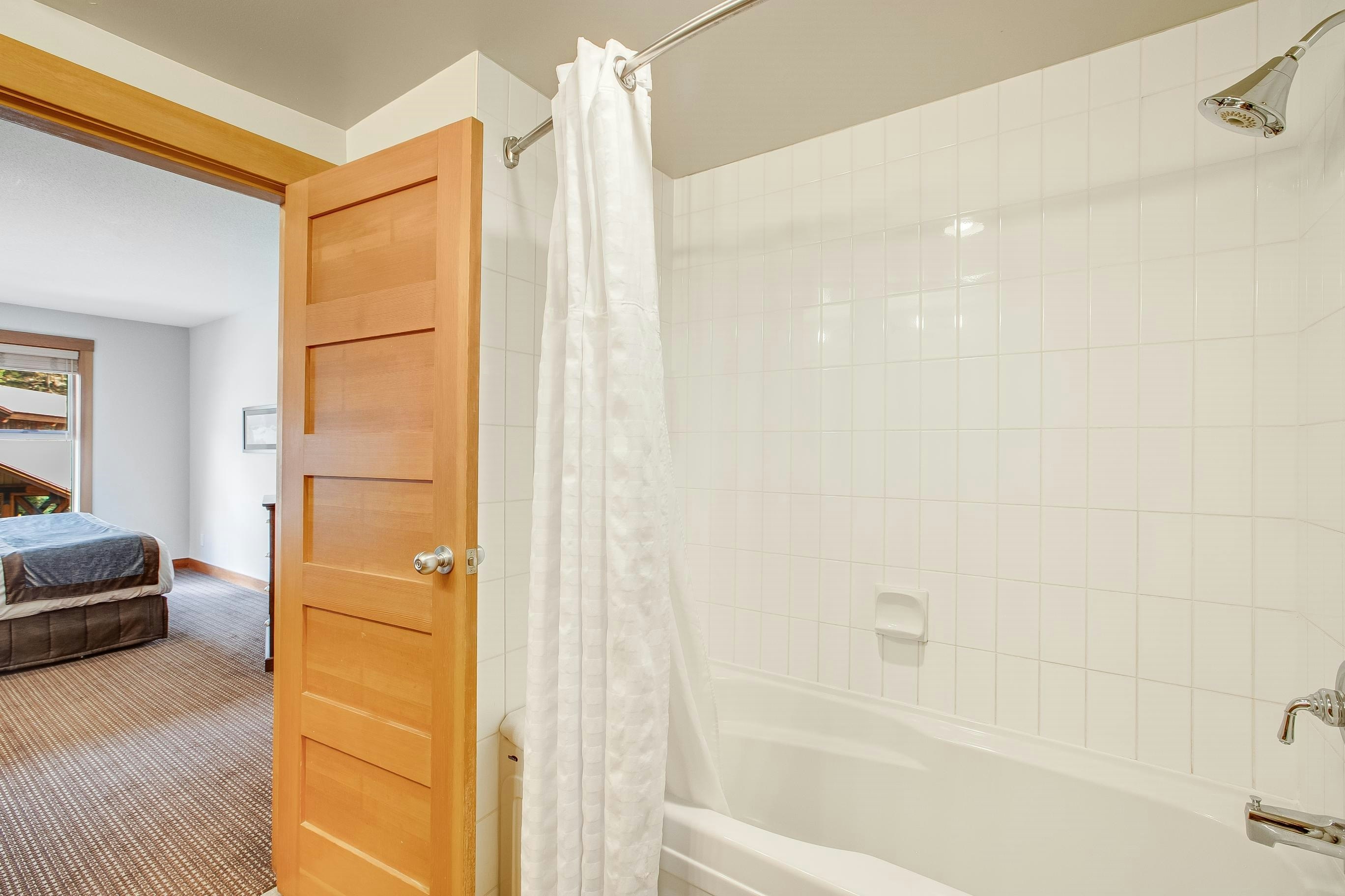 403D-2036 London Lane, Whistler, BC, V8E 0N7 - 18