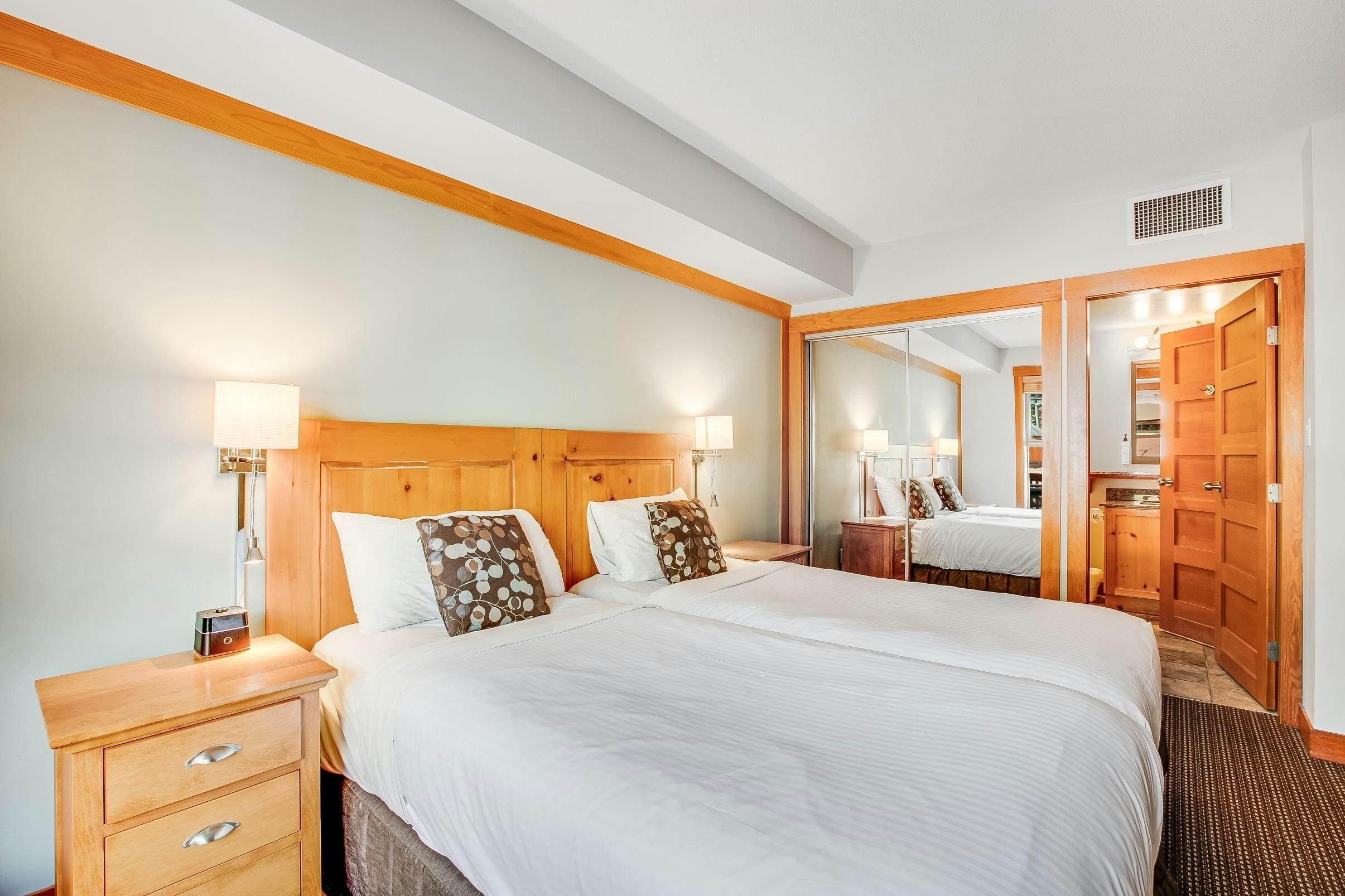 403D-2036 London Lane, Whistler, BC, V8E 0N7 - 21