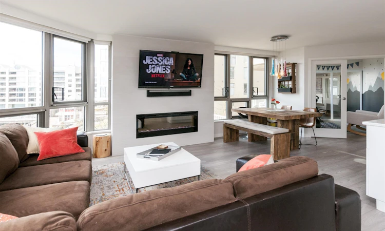 303-1625 Hornby Street