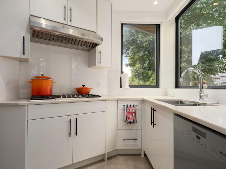 7380 Ashburn Street, Vancouver, BC, V5S 2K9 - 7