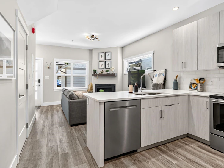 17-950 Woodsworth Road, Gibsons, BC, V0N 1V7 - 8