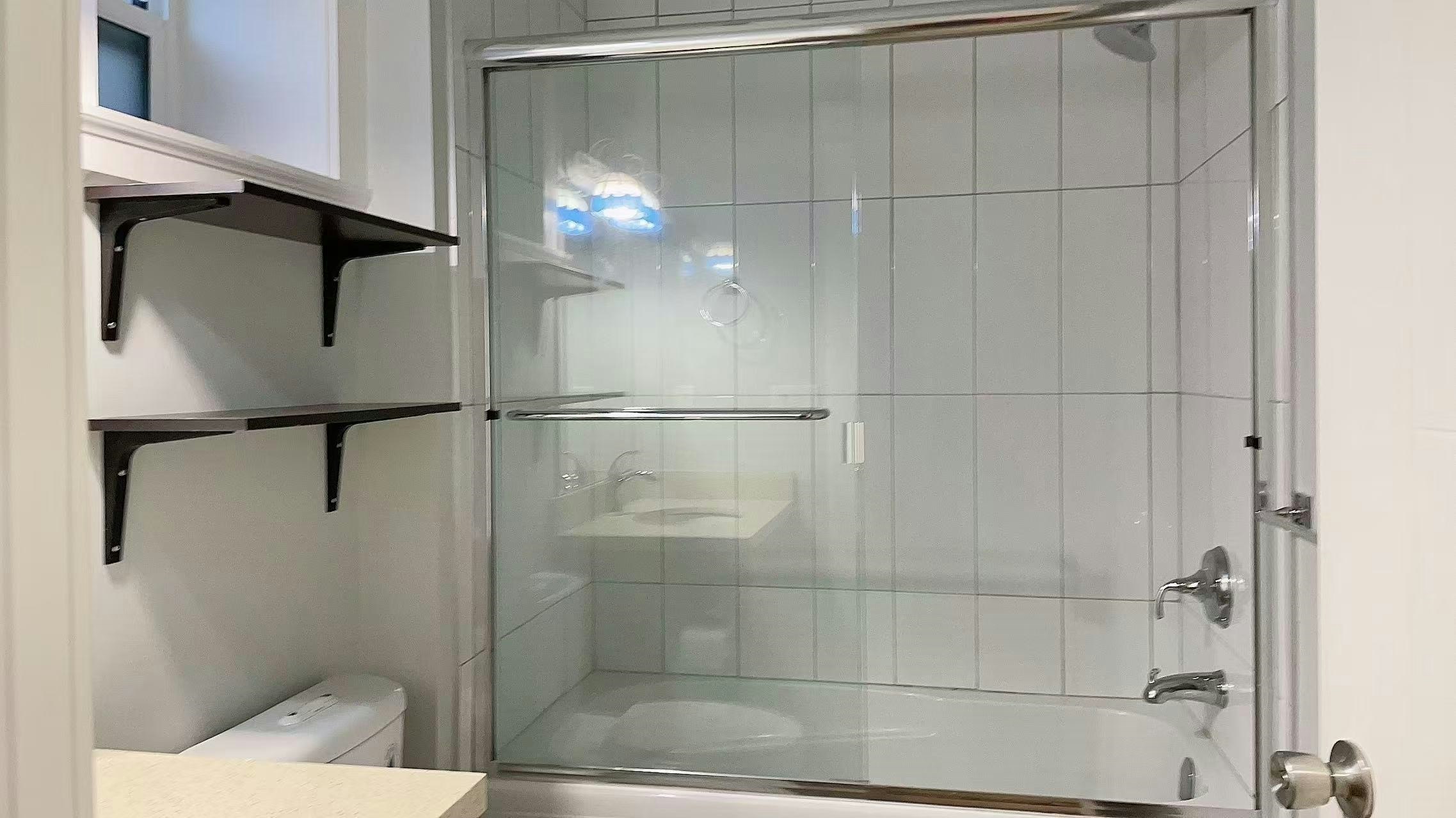 ensuite-5335 Irving Street Street, Burnaby, BC, V5H 1V1 - 5