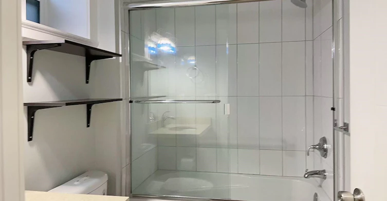 ensuite-5335 Irving Street Street, Burnaby, BC, V5H 1V1 - 5