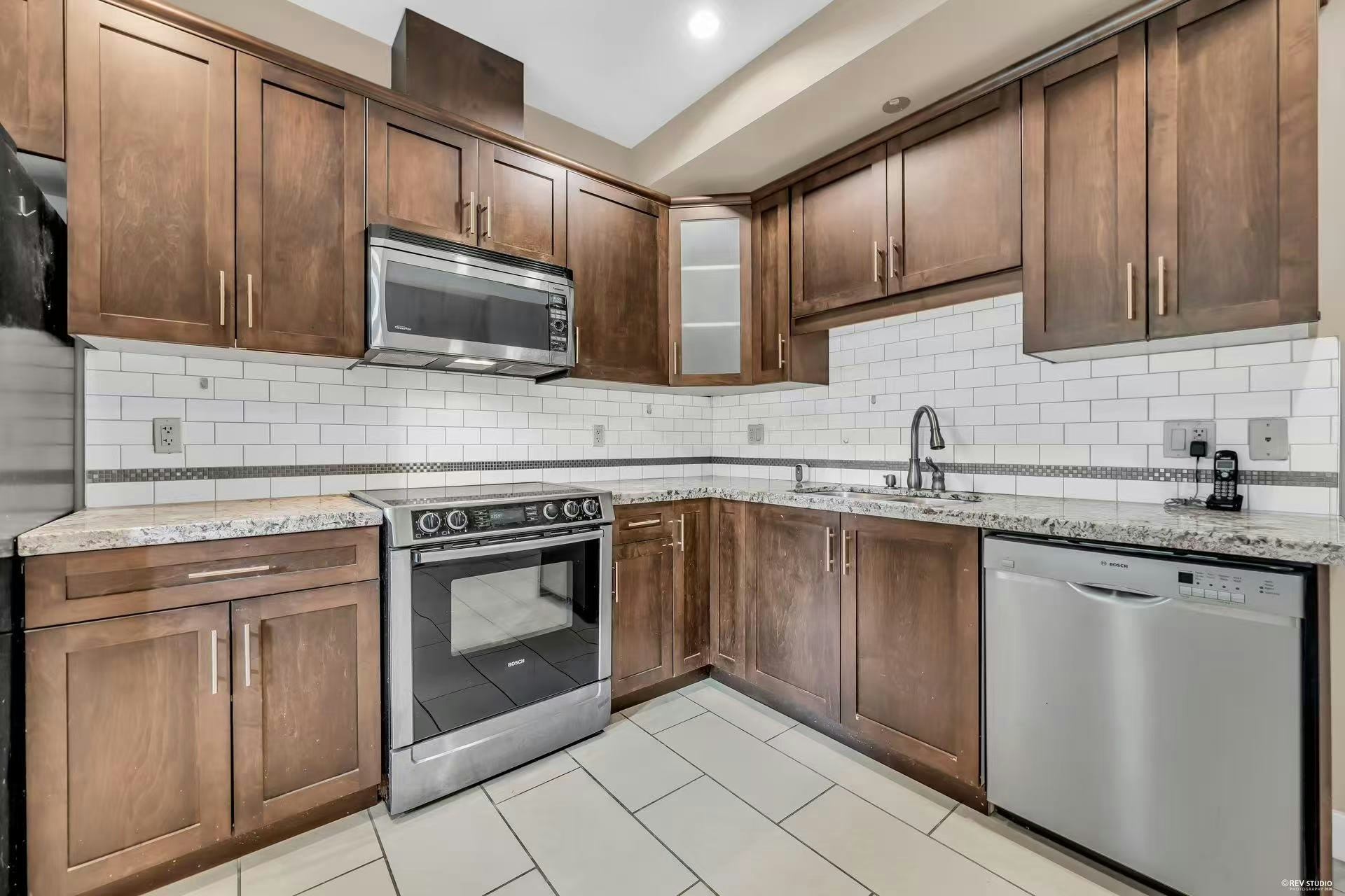 15933 86a Ave, Surrey, BC, V4N 5P7 - 5