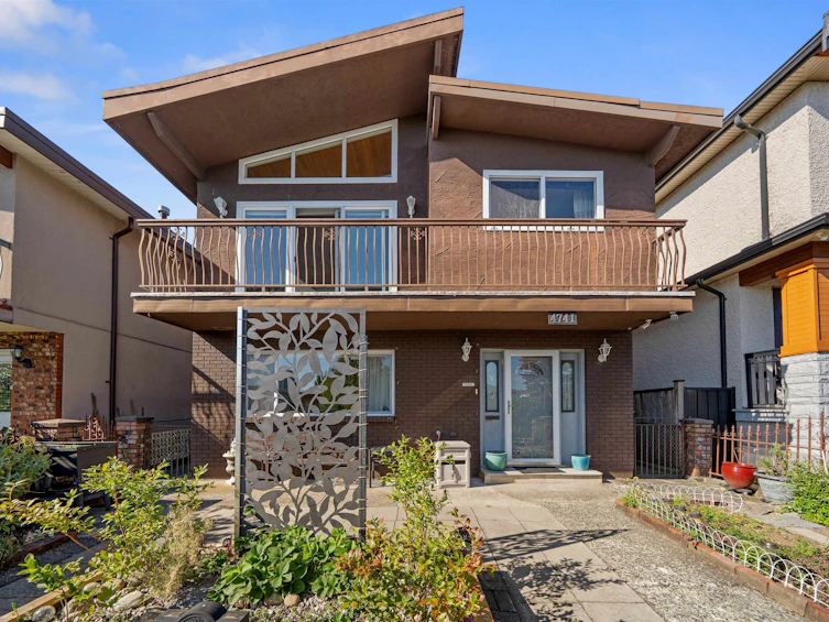 4741 Union Street, Burnaby, BC, V5C 2Y5