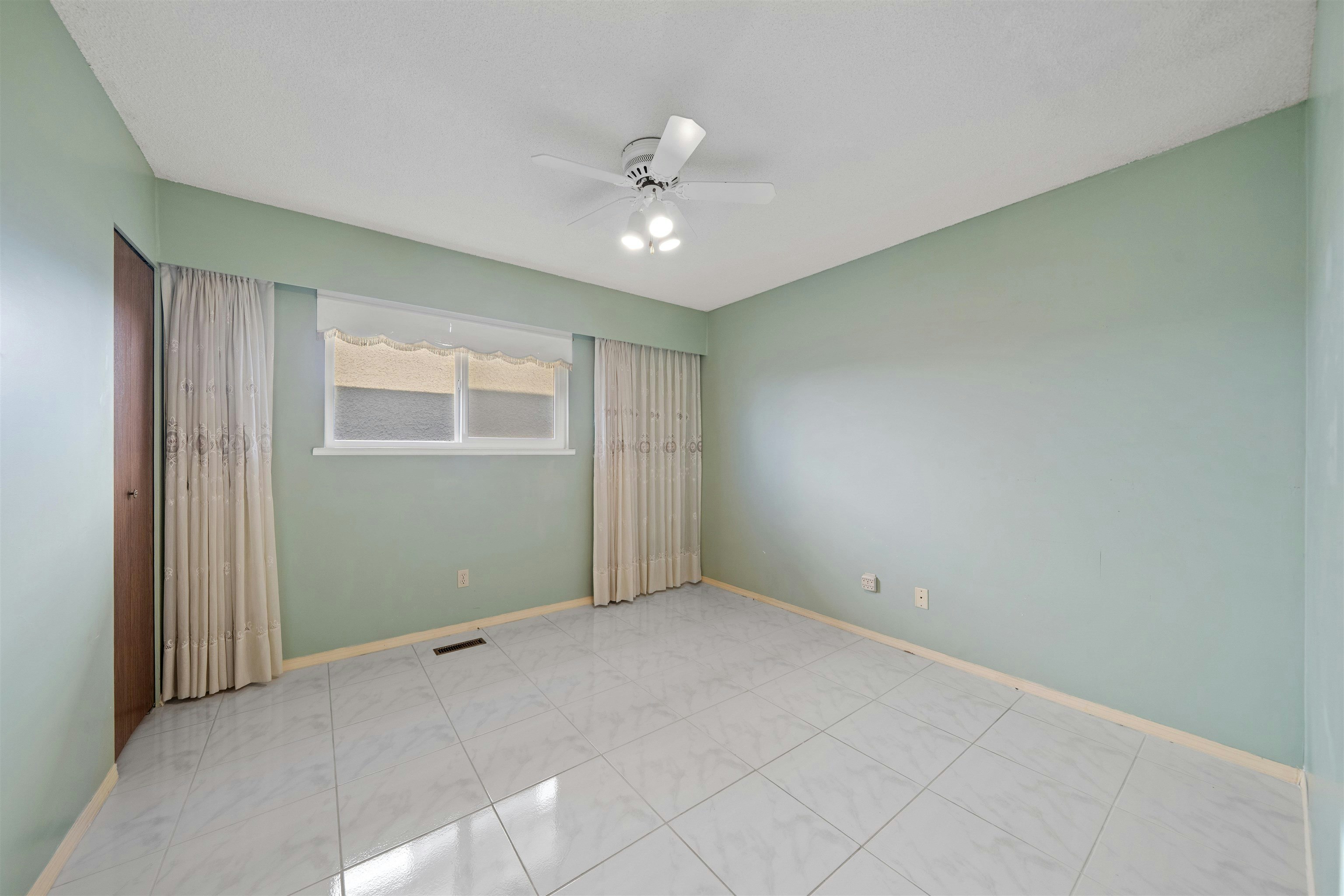 4741 Union Street, Burnaby, BC, V5C 2Y5 - 16