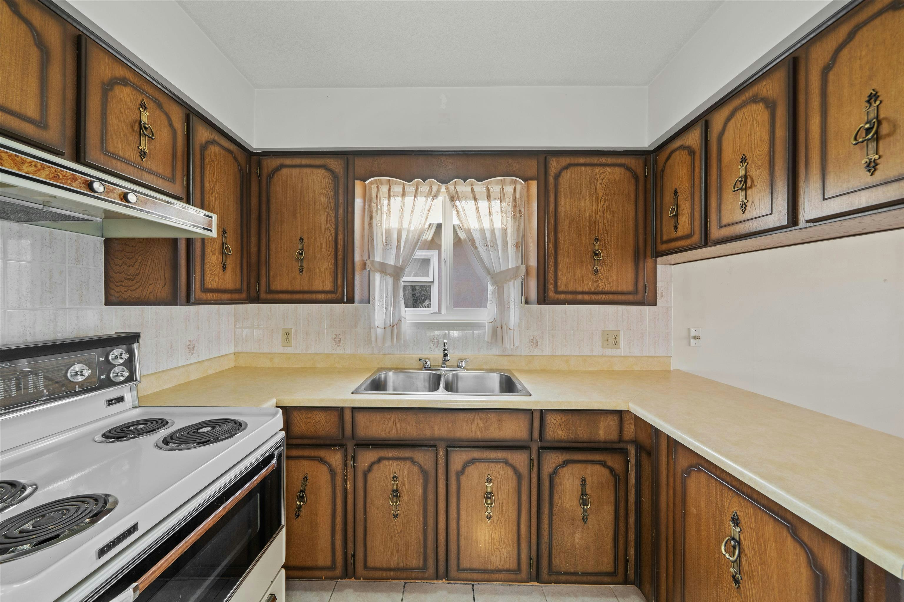 4741 Union Street, Burnaby, BC, V5C 2Y5 - 11