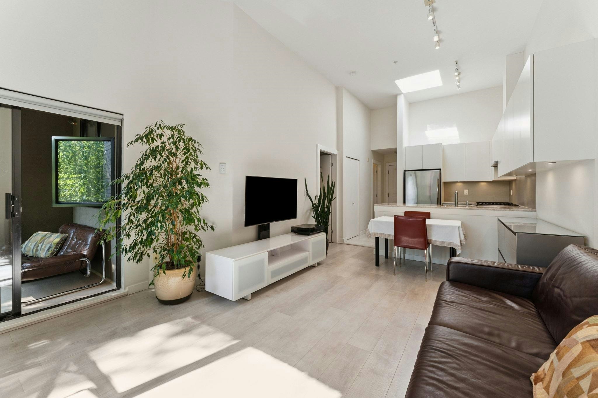 411-2181 W 10th Avenue - 3