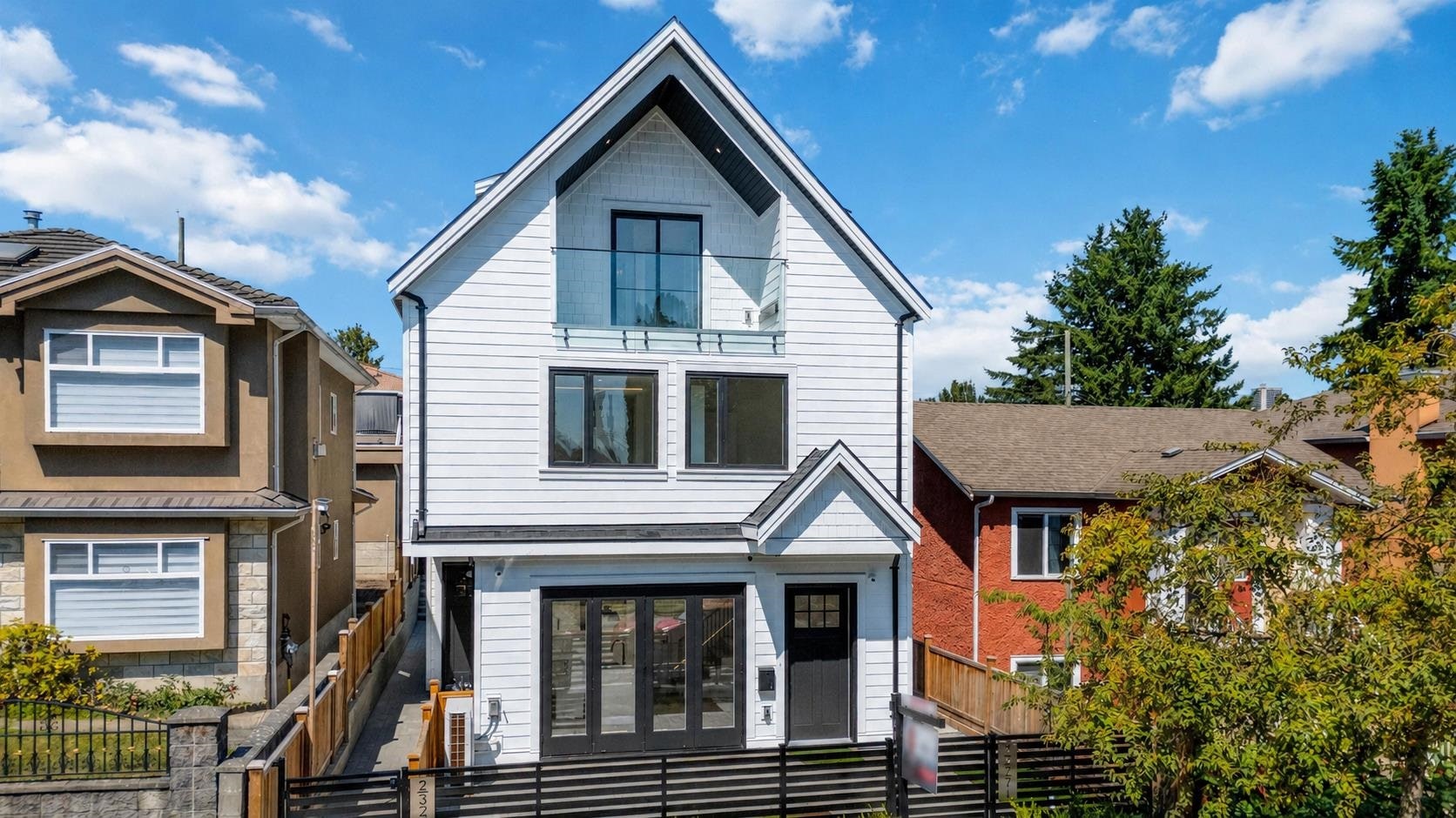 2-3271 E Georgia Street, Vancouver, BC, V5K 2L2